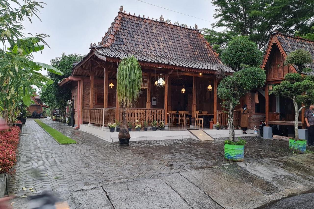 OYO 90265 Cempoko Mulyo Homestay Syariah Tugu Bagian luar foto
